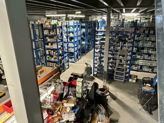 Plus de détails pour Local d'activités à louer