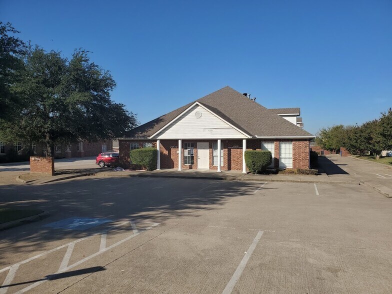 2707 Bolton Boone Dr, DeSoto, TX à vendre - Photo principale – Image 1 sur 14