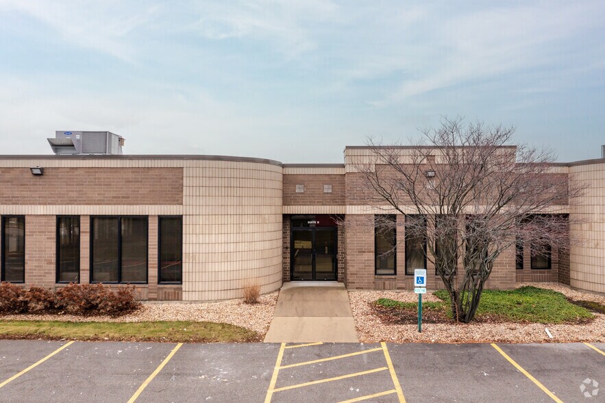 735 Tollgate Rd, Elgin, IL à vendre - Photo de l’immeuble – Image 3 sur 6