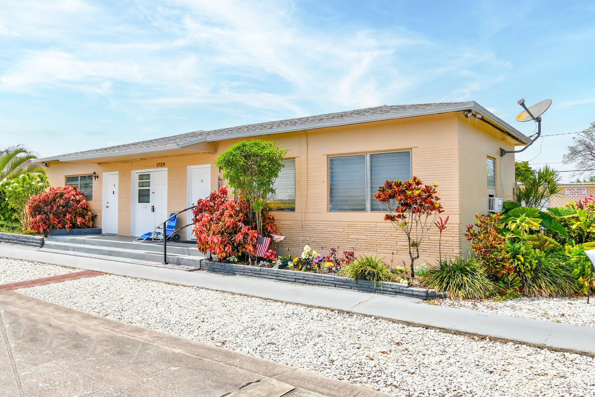 1741-1743 Moffett St, Hollywood, FL à vendre Photo de l’immeuble– Image 1 sur 2