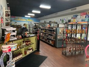 360 3rd St NW, Winter Haven, FL à louer Photo intérieure– Image 2 sur 4