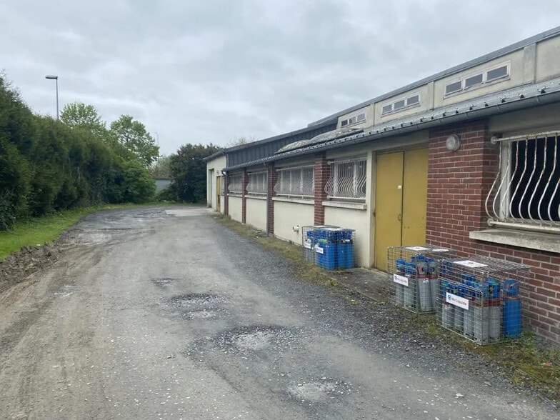 Local d’activités dans Lisieux à louer - Photo de l’immeuble – Image 2 sur 8