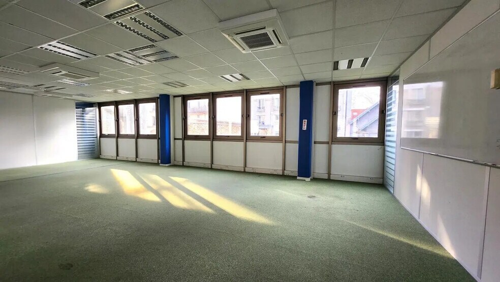 Bureau dans Boulogne-Billancourt à louer - Photo de l’immeuble – Image 1 sur 7