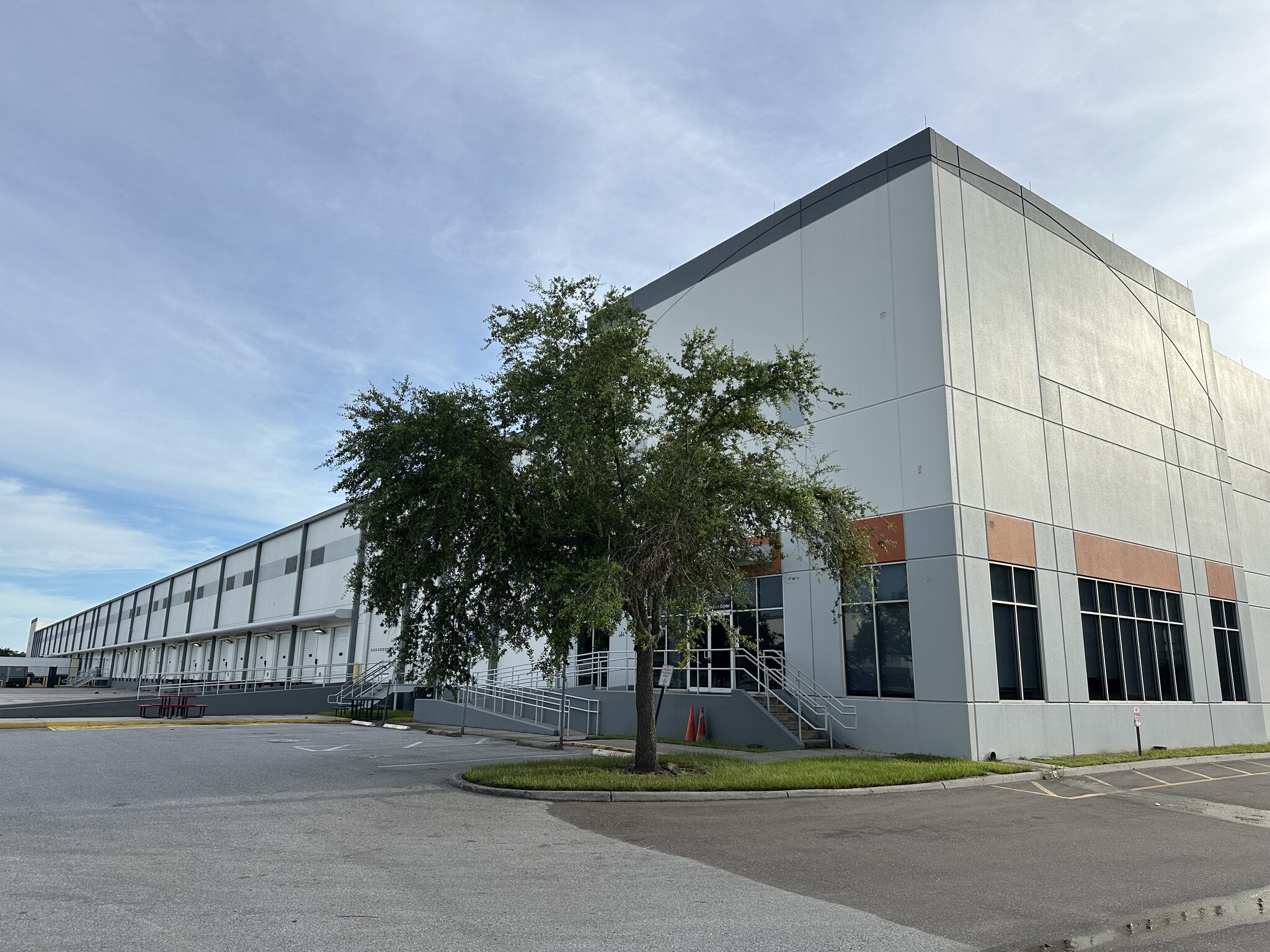 4409-4443 Madison Industrial Ln, Tampa, FL à louer Photo principale– Image 1 sur 12