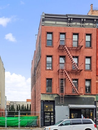 Plus de détails pour 954 Manhattan Ave, Brooklyn, NY - Logement à vendre