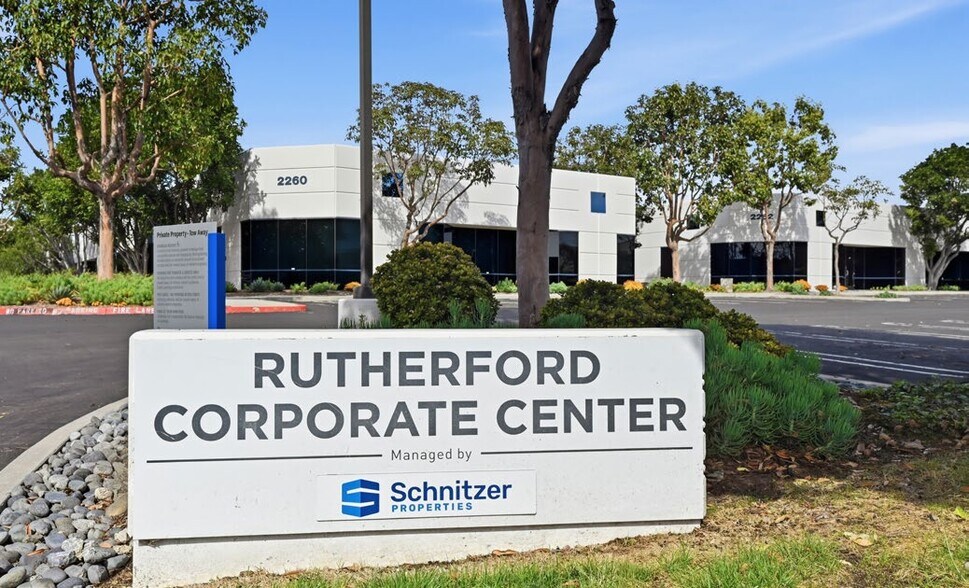 2260 Rutherford Rd, Carlsbad, CA à louer - Photo de l’immeuble – Image 3 sur 6