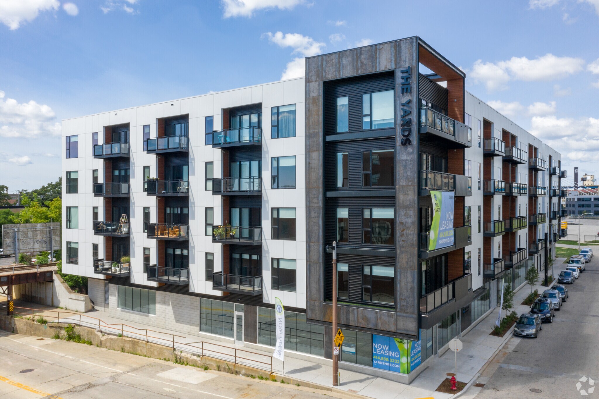205 W Oregon St, Milwaukee, WI à louer Photo de l’immeuble– Image 1 sur 4