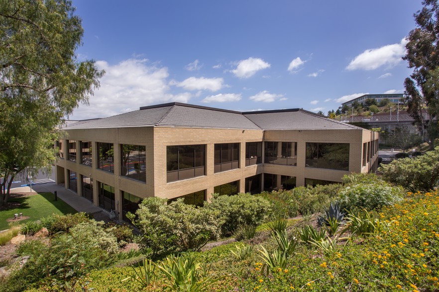 16835 W Bernardo Dr, San Diego, CA à louer - Photo de l’immeuble – Image 1 sur 7