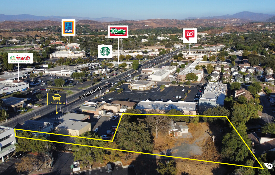 23452 Lyons Ave, Santa Clarita, CA à vendre - Aérien – Image 1 sur 16