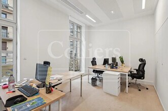 60 Rue Jouffroy D'Abbans, Paris à louer Photo de l’immeuble– Image 1 sur 7