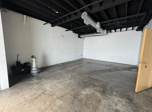 8416 Lankershim Blvd, Sun Valley, CA à louer Photo de l’immeuble– Image 2 sur 3