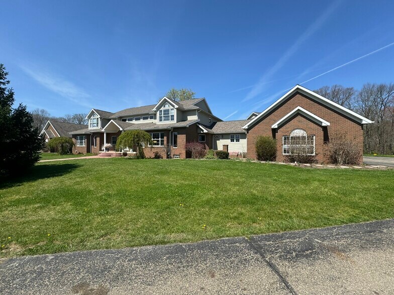 1173 Manchester Ave SW, North Lawrence, OH à vendre - Photo de l’immeuble – Image 3 sur 46