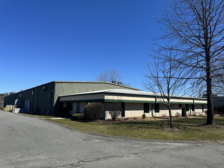 155 Industrial Dr, Northampton, MA à louer - Photo de l’immeuble – Image 1 sur 18