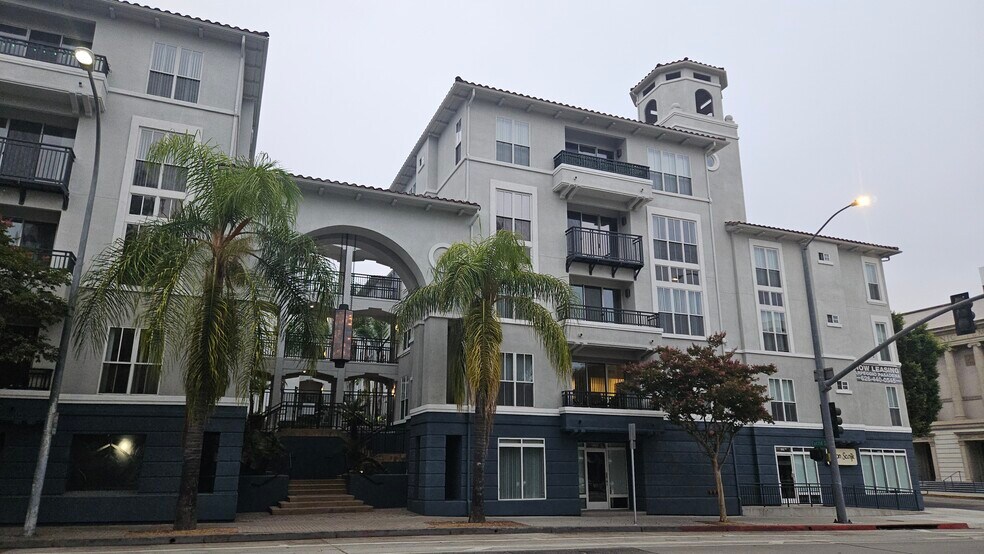 325 E Cordova St, Pasadena, CA à louer - Photo de l’immeuble – Image 1 sur 3