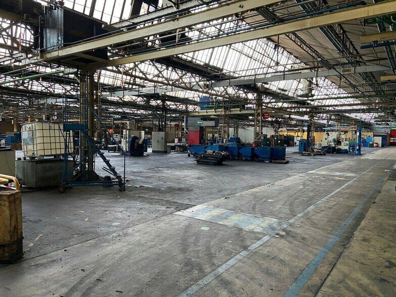 Industriel/Logistique dans Villiers-en-Lieu à vendre - Photo de l’immeuble – Image 3 sur 8
