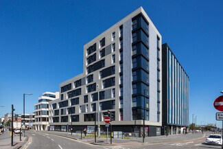 Plus de détails pour 85 High St, Slough - Local commercial à louer