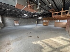 32 Chichester Ave, Center Moriches, NY à louer Photo intérieure– Image 2 sur 9