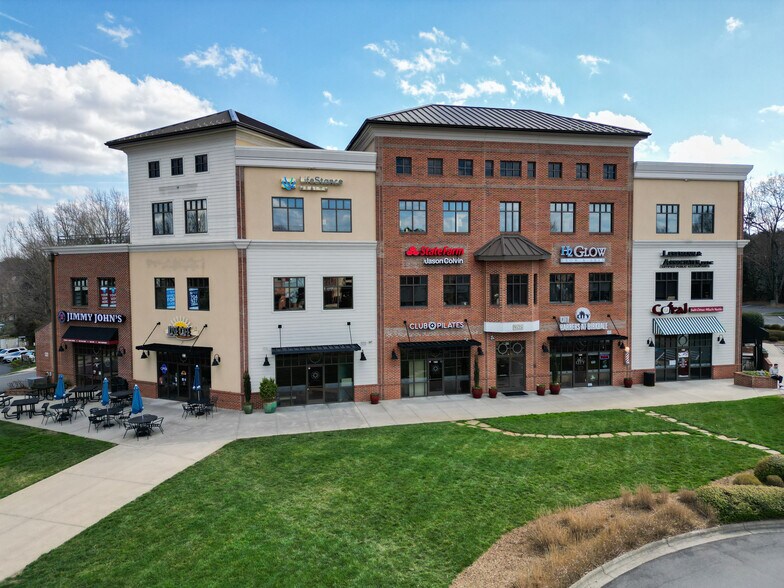 9525 Birkdale Crossing Dr, Huntersville, NC à louer - Photo de l’immeuble – Image 3 sur 7