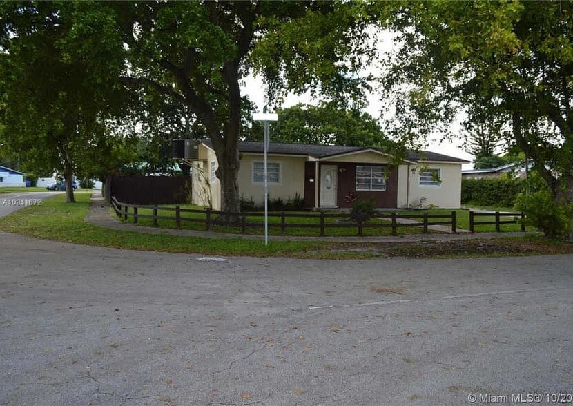 200 N 69th Ter, Hollywood, FL à vendre - Photo principale – Image 1 sur 1