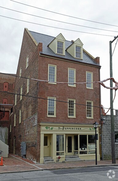 8 W OLD St, Petersburg, VA à louer - Photo principale – Image 1 sur 4