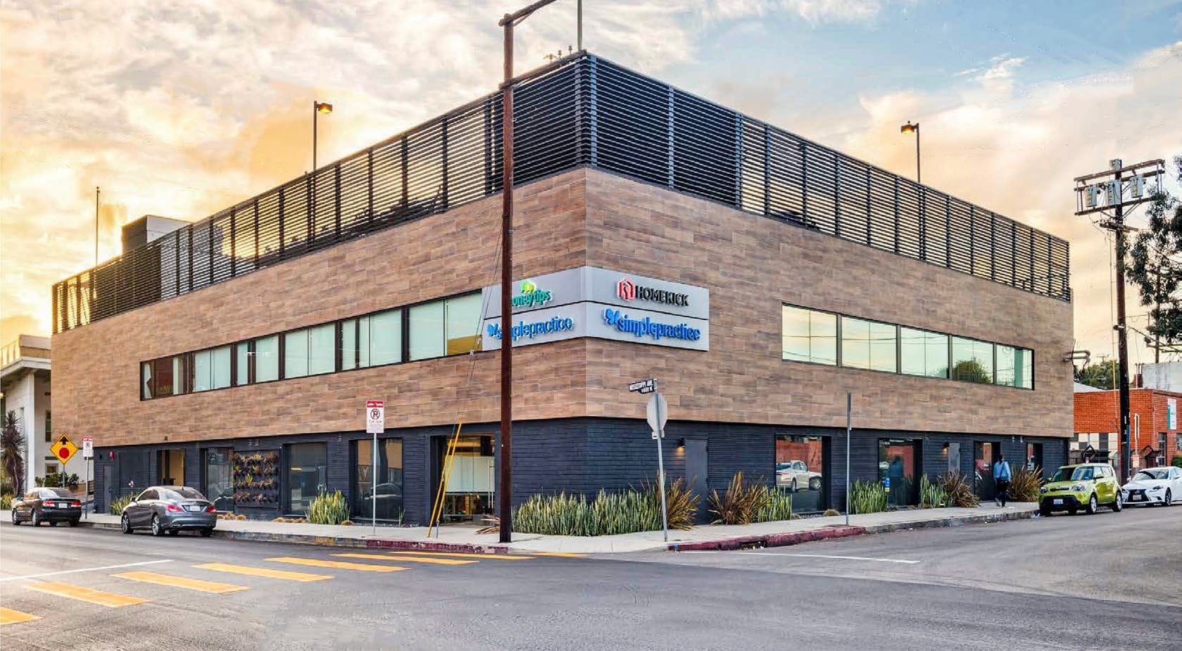 11801 Mississippi Ave, Los Angeles, CA à louer Photo de l’immeuble– Image 1 sur 19