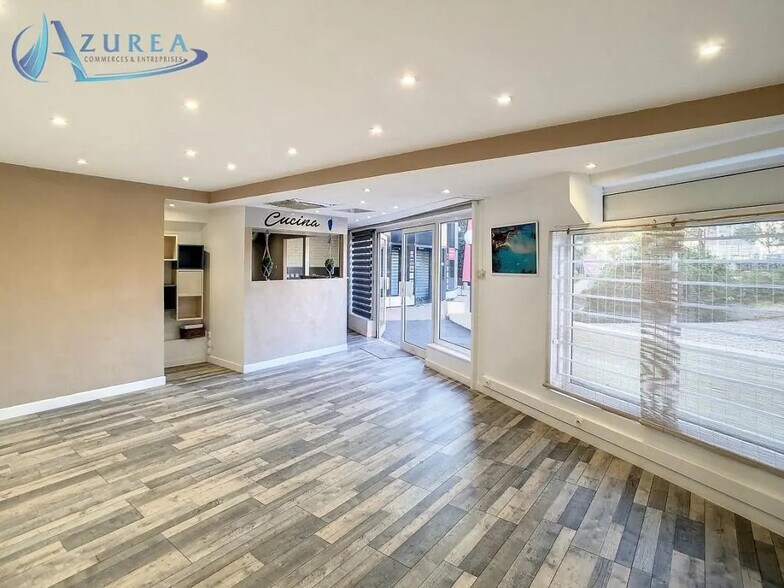 Local commercial dans Antibes à louer - Photo de l’immeuble – Image 1 sur 6