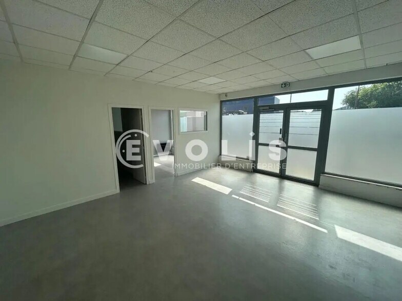 Local commercial dans Ormoy à louer - Photo intérieure – Image 2 sur 9