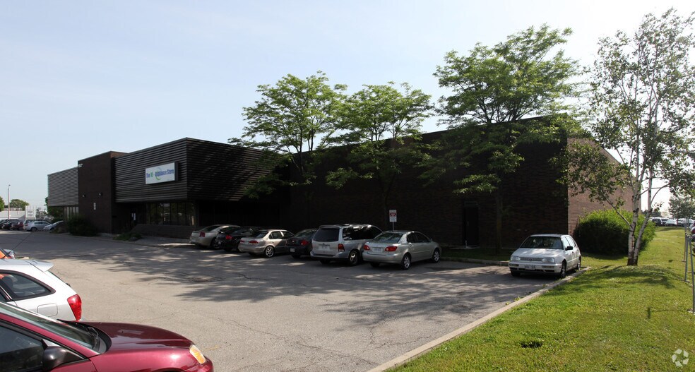 191 Attwell Dr, Toronto, ON à louer - Photo principale – Image 1 sur 2