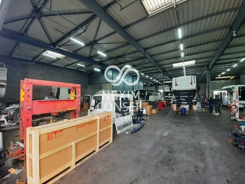 Industriel/Logistique dans Alfortville à louer - Photo de l’immeuble – Image 3 sur 5
