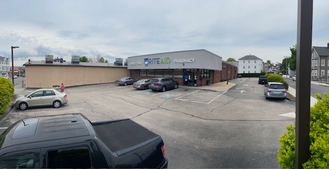 1024 S Main St, Fall River, MA à louer - Photo de l’immeuble – Image 3 sur 3