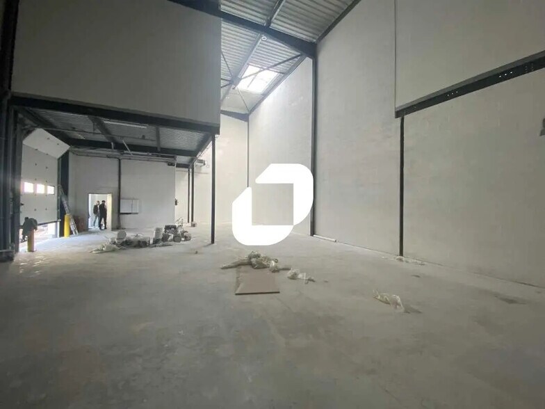 Local d’activités dans Pontoise à louer - Photo de l’immeuble – Image 2 sur 8