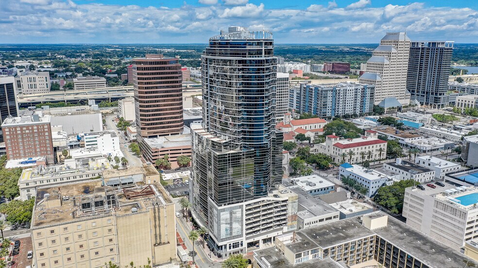 111 N Magnolia Ave, Orlando, FL à louer - Photo de l’immeuble – Image 2 sur 35