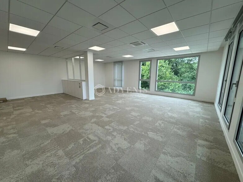 Bureau dans Serris à vendre - Photo de l’immeuble – Image 1 sur 7