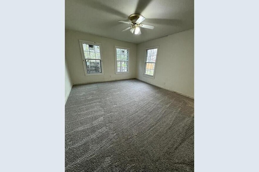 204 Bowser St, Rockdale, TX à vendre - Photo intérieure – Image 3 sur 9