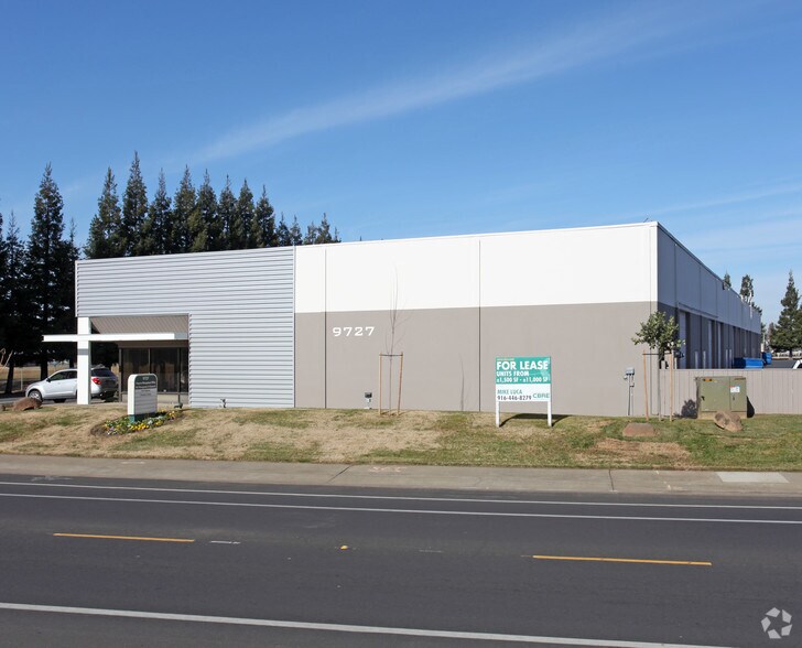 9727 Business Park Dr, Sacramento, CA à louer - Photo de l’immeuble – Image 2 sur 4