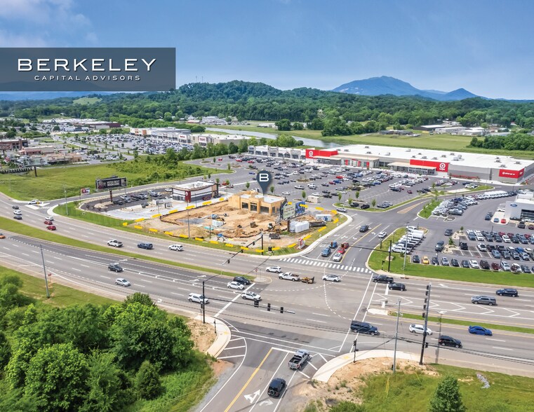 830 Winfield Dunn Pkwy, Sevierville, TN à vendre - Photo principale – Image 1 sur 3