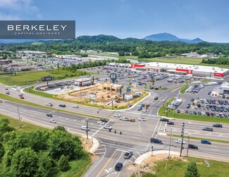 Plus de détails pour 830 Winfield Dunn Pkwy, Sevierville, TN - Local commercial à vendre