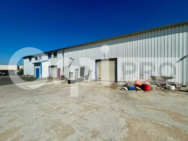 Local d'activités dans Varennes-Jarcy à vendre - Photo de l’immeuble – Image 2 sur 4
