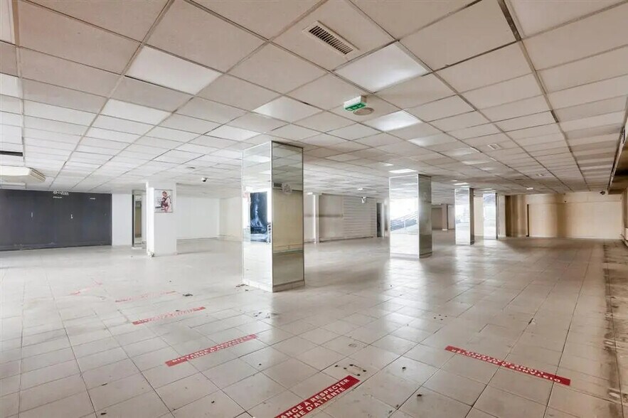 Local commercial dans Paris à louer - Photo de l’immeuble – Image 2 sur 9