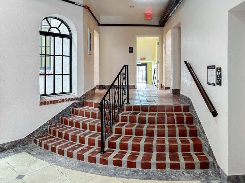 601 Quay Commons, Sarasota, FL à vendre - Photo intérieure – Image 2 sur 24