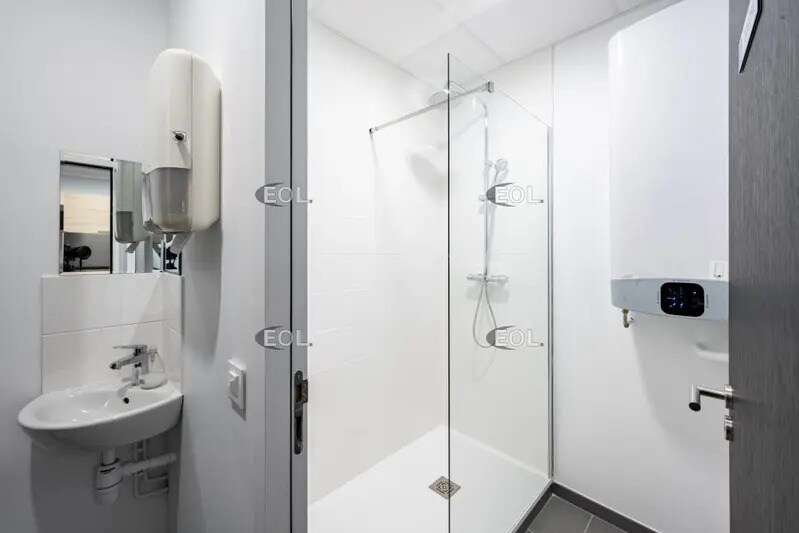 Local d'activités dans Plaisir à vendre - Photo intérieure – Image 3 sur 8
