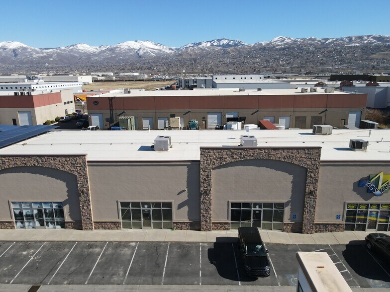 386 N Redwood Rd, North Salt Lake, UT à louer - Photo principale – Image 2 sur 7