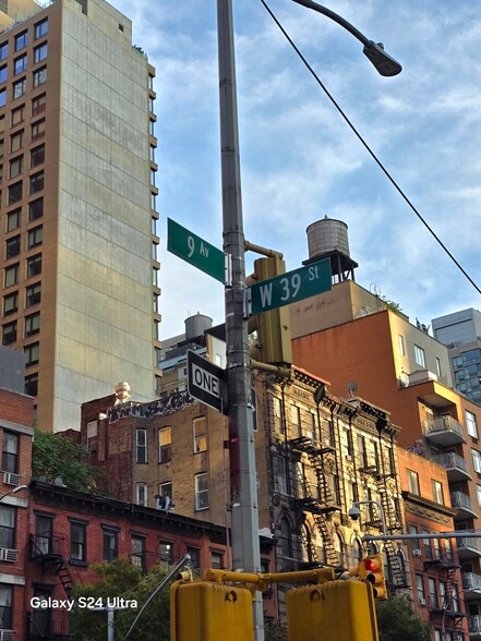 411 W 39th St, New York, NY à louer - Photo de l’immeuble – Image 3 sur 20