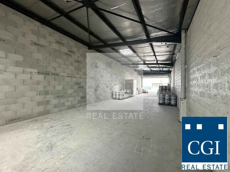 Local d’activités dans Poisat à louer - Photo de l’immeuble – Image 2 sur 4