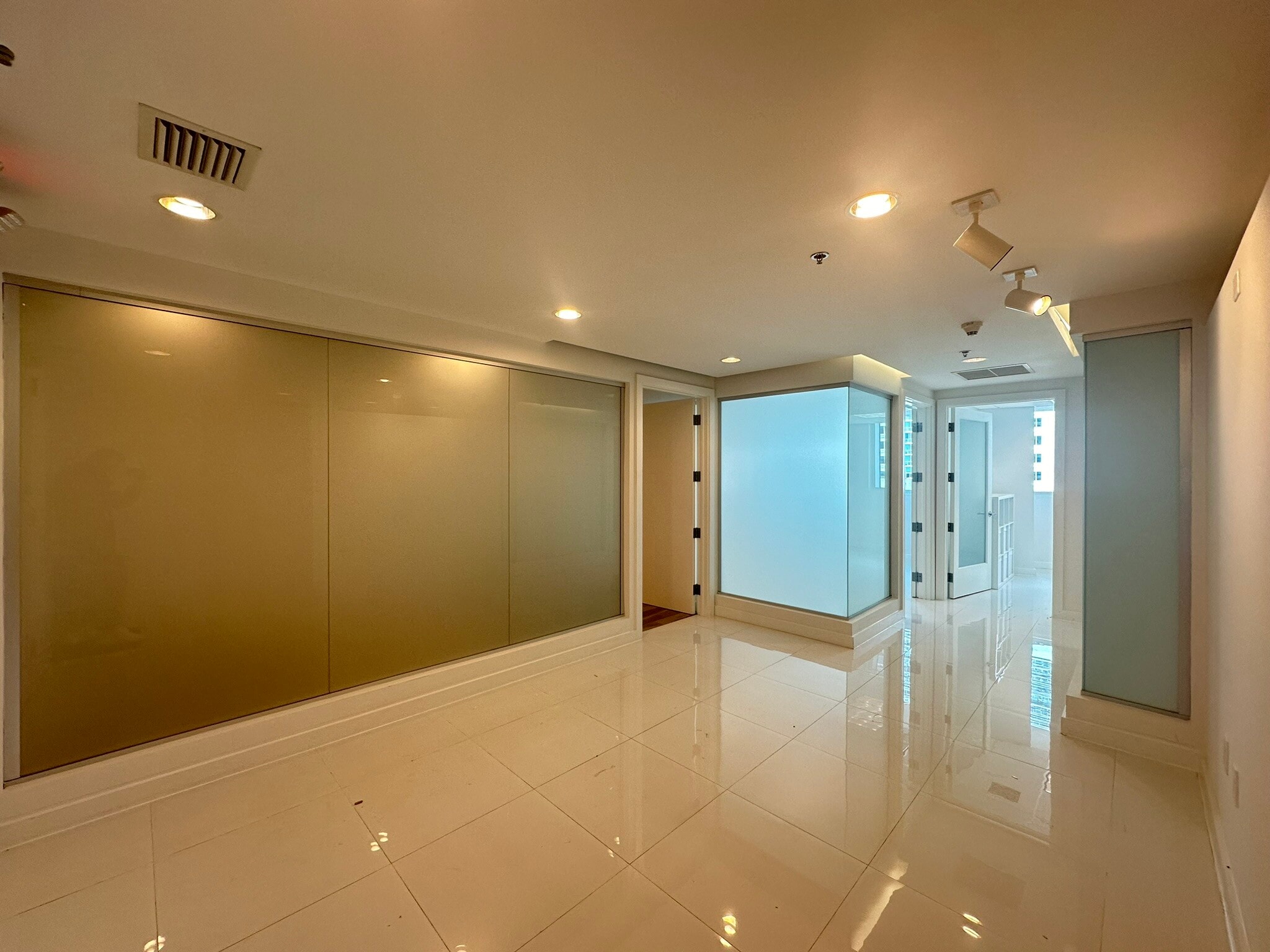 40 SW 13th St, Miami, FL à louer Photo intérieure– Image 1 sur 12