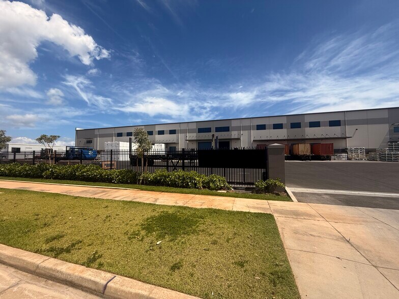 Ko'oloa'ula Street, Kapolei, HI à louer - Photo de l’immeuble – Image 1 sur 9