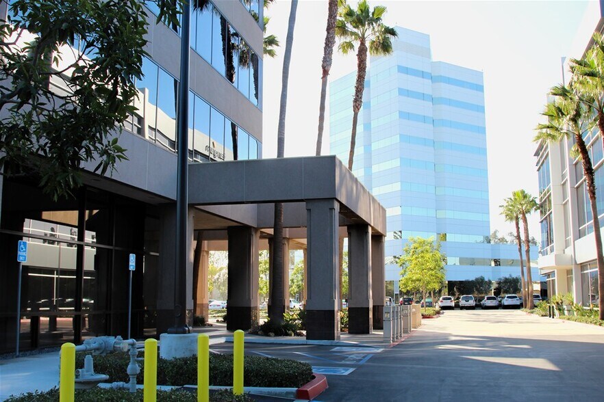 1401 Dove St, Newport Beach, CA à louer - Photo de l’immeuble – Image 3 sur 29