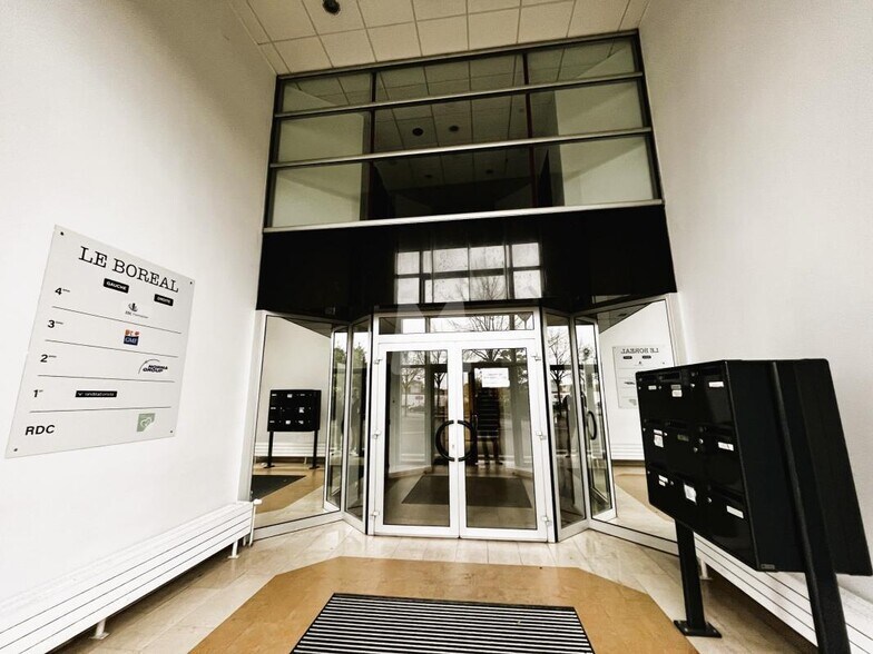 Bureau dans Évry-Courcouronnes à louer - Hall d’entrée – Image 3 sur 17