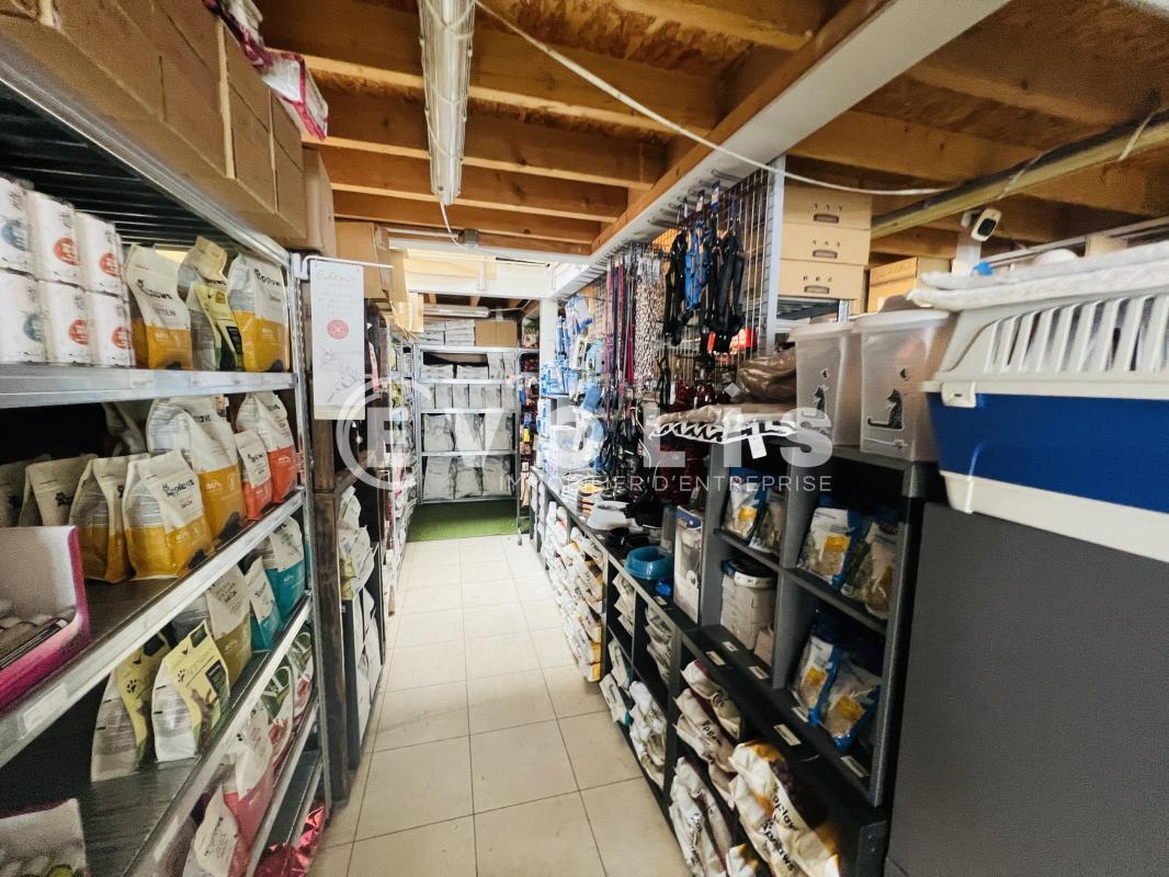 Local commercial dans Pontault-Combault à louer Photo intérieure– Image 1 sur 4