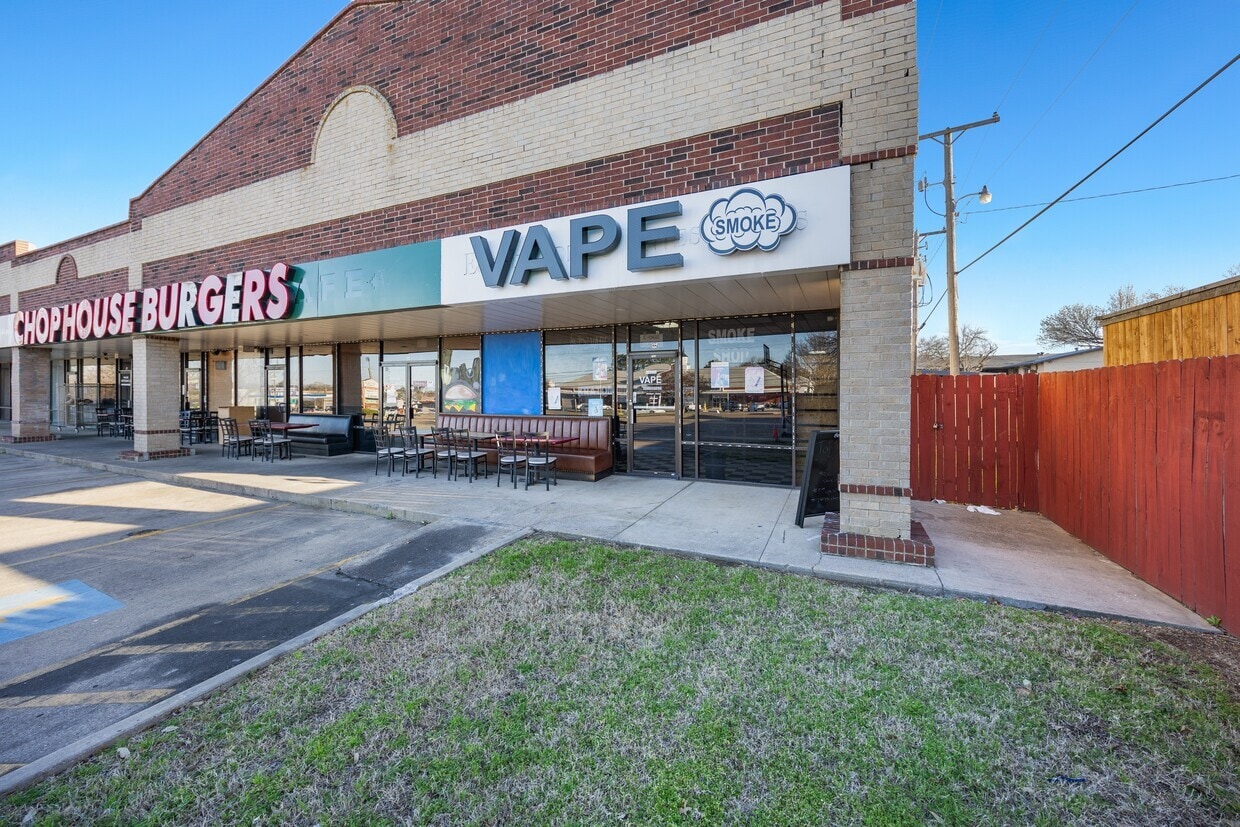 1700 W Park Row Dr, Arlington, TX à louer Photo de l’immeuble– Image 1 sur 1